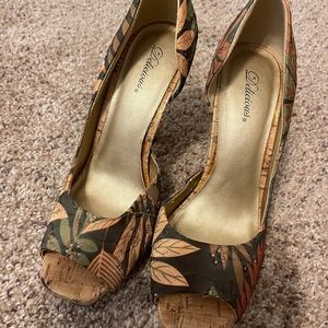 EUC Delicious Size 7 island Inspired heels